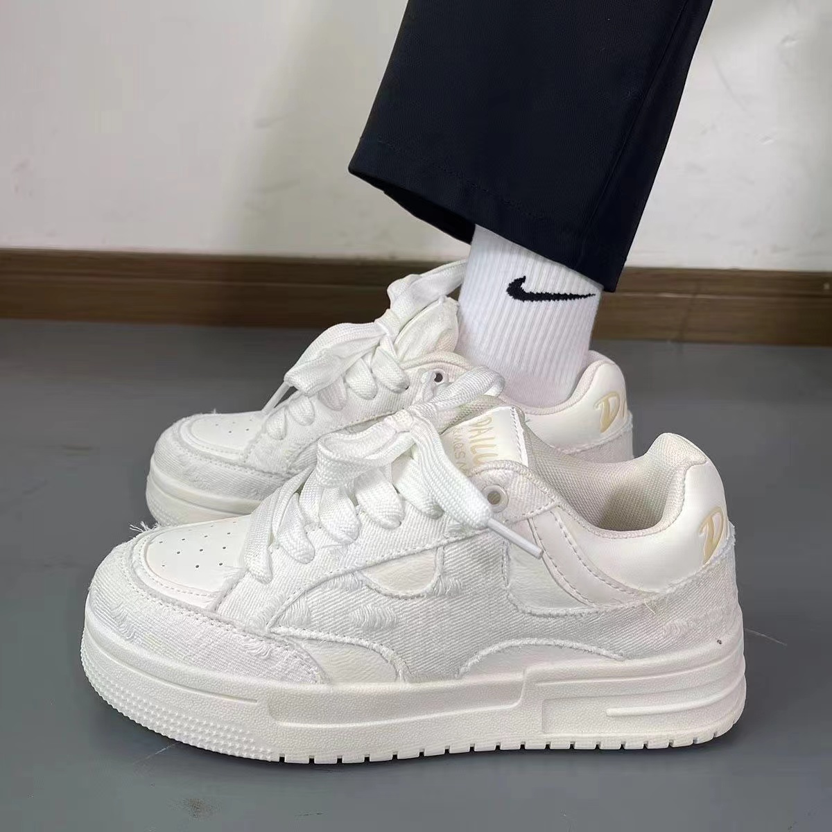 SAGGYKK/闪瑶小众ins国潮休闲板鞋女2025新款学生百搭增高小白鞋