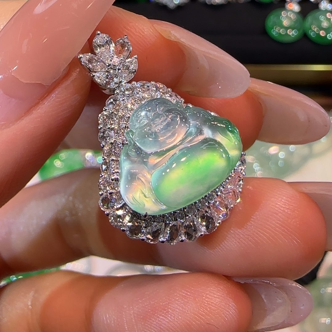 翡翠18K金镶嵌颈饰佛公