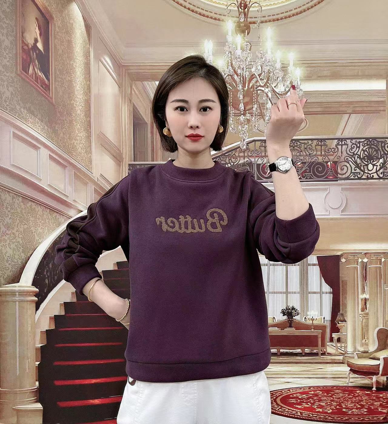  2025春秋新款时尚显瘦宽松减龄胸前毛巾绣字母圆领女正肩款卫衣