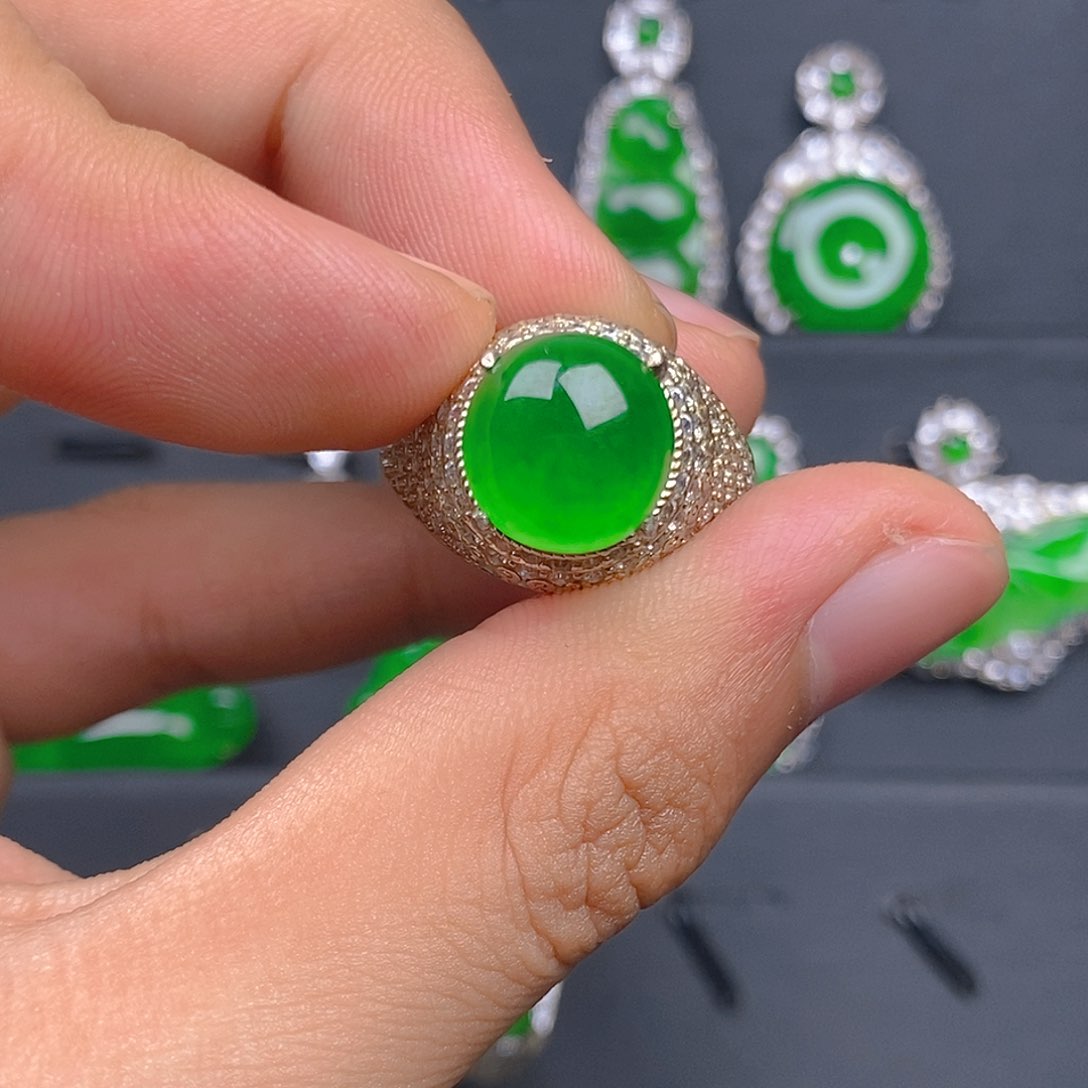 未镶嵌戒指翡翠戒指