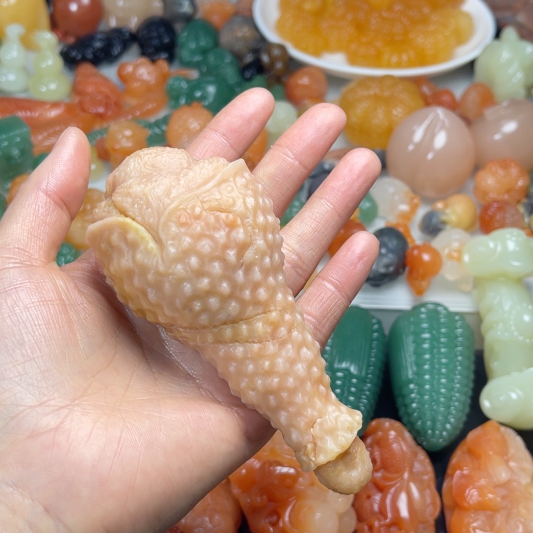 石英质玉（金丝玉）未镶嵌颈饰