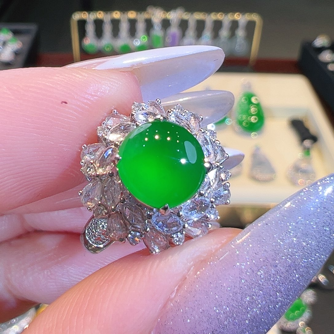 翡翠戒指18K金镶嵌翡翠