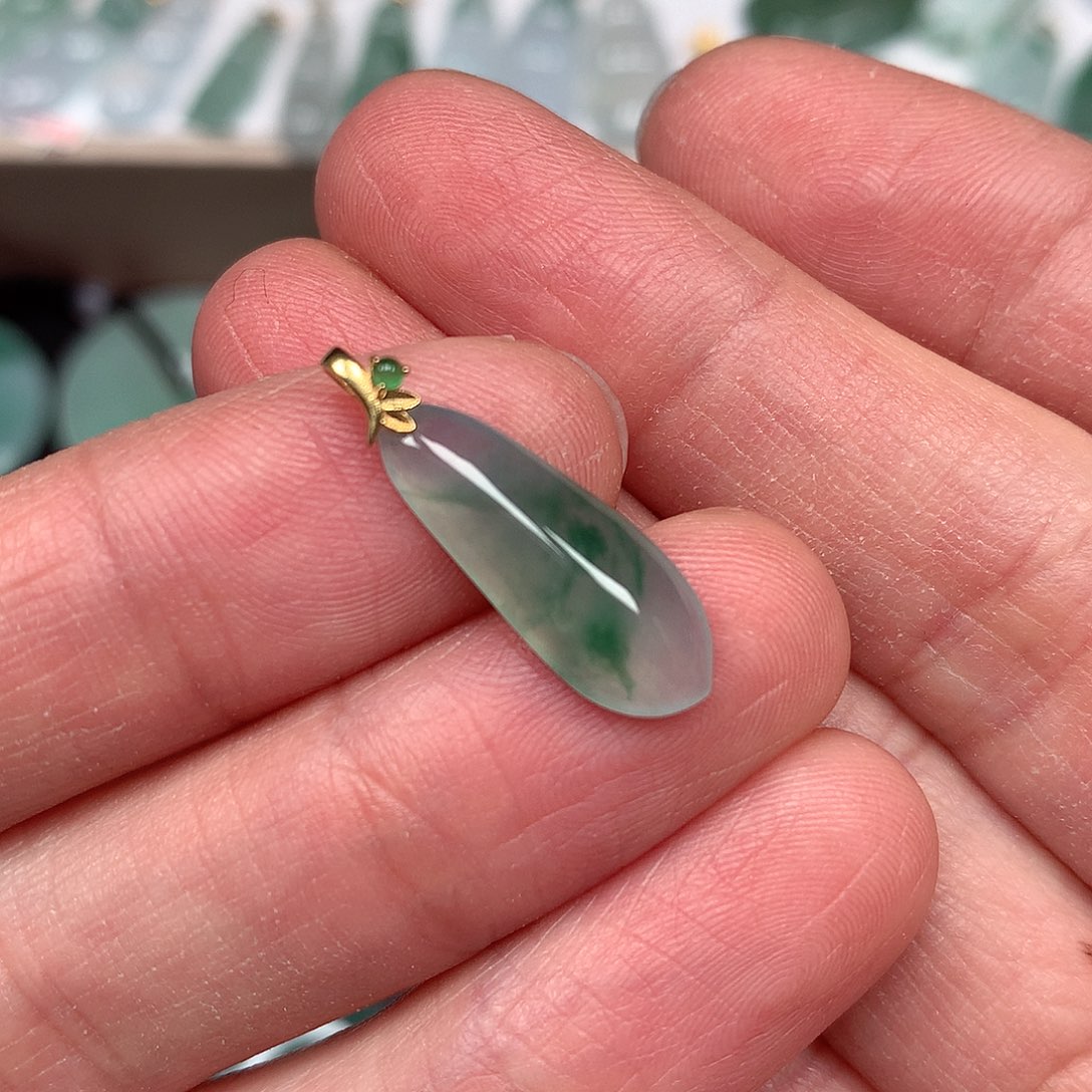 翡翠颈饰未镶嵌邋**王福瓜吊坠