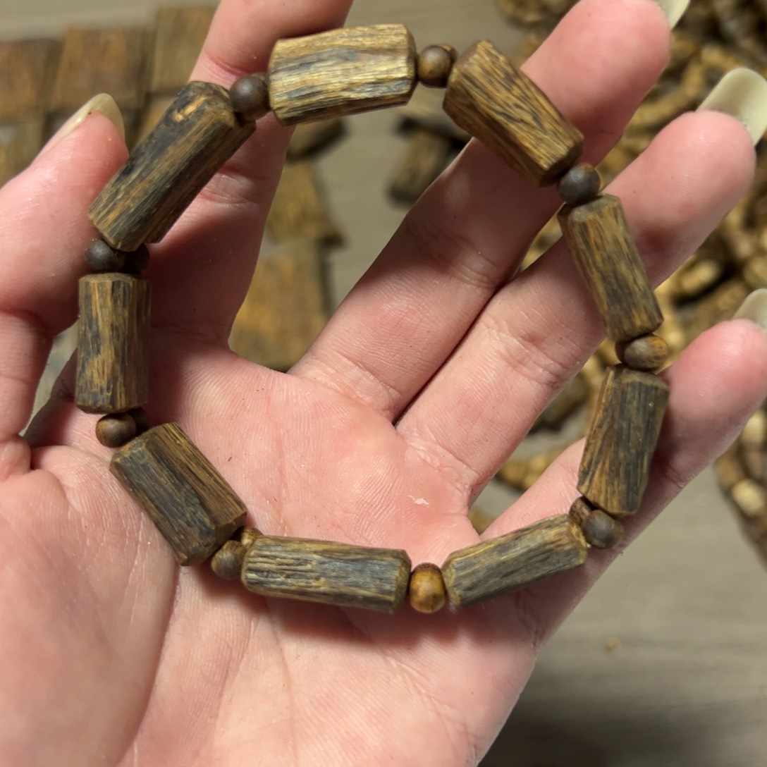 沉香木手串张勺子15克