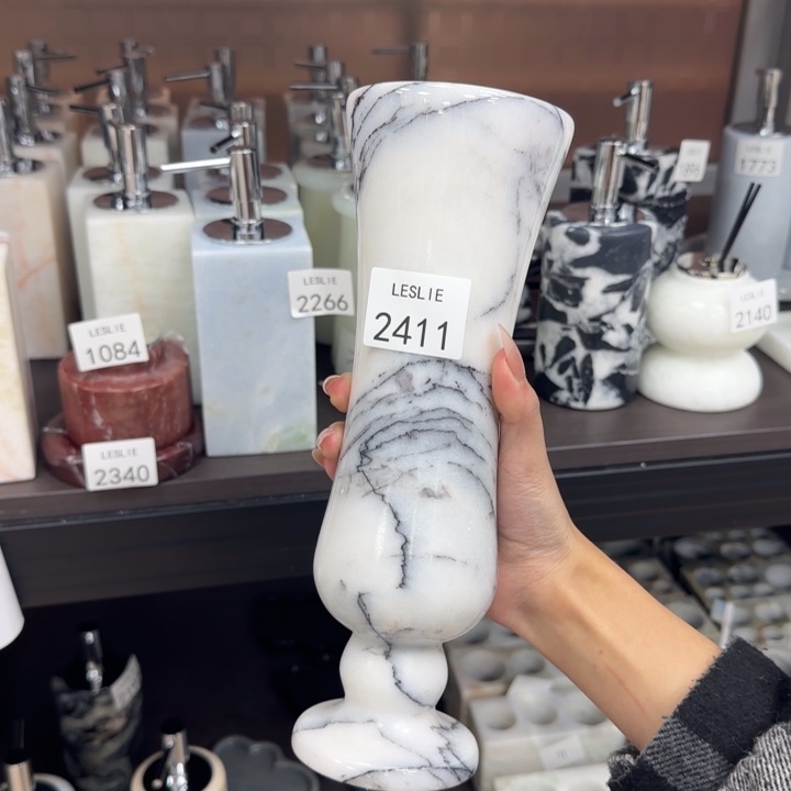 X2411.           花瓶