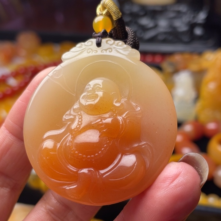 未镶嵌石英质玉（黄龙玉）颈饰