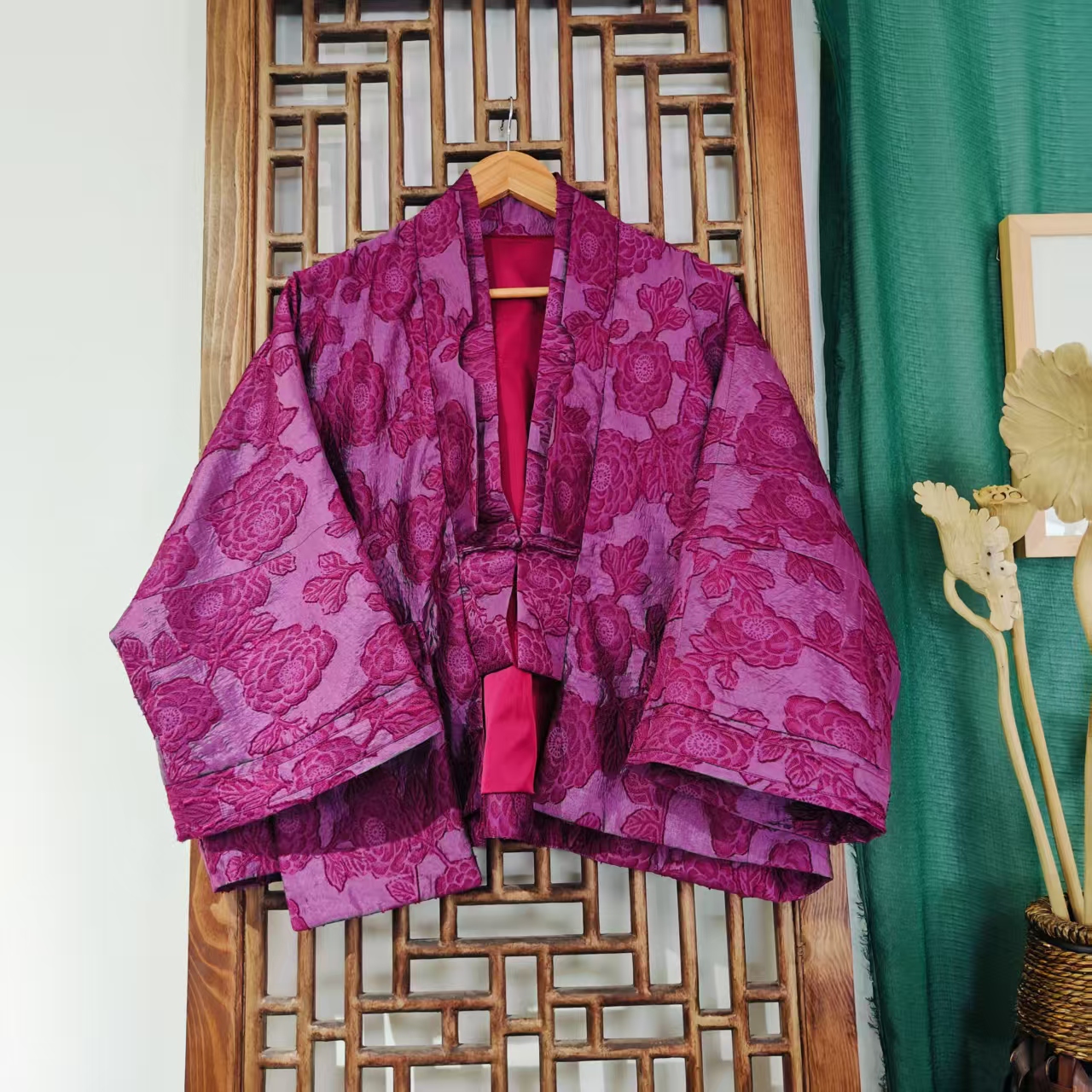  ( LS590)凤徕兮私人定制紫色立体提花对襟一粒扣短开衫