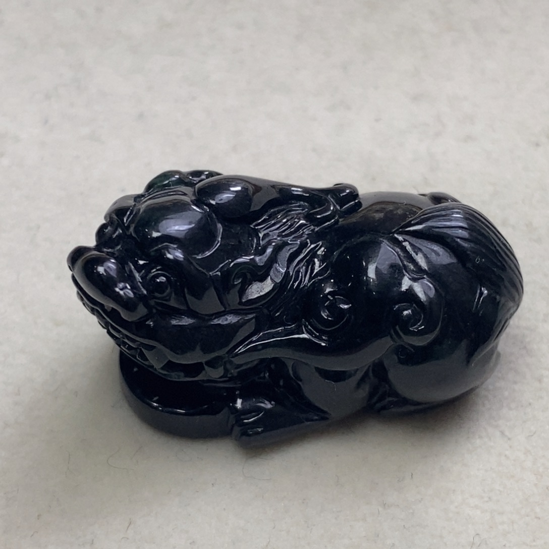翡翠颈饰未镶嵌墨翠貔貅