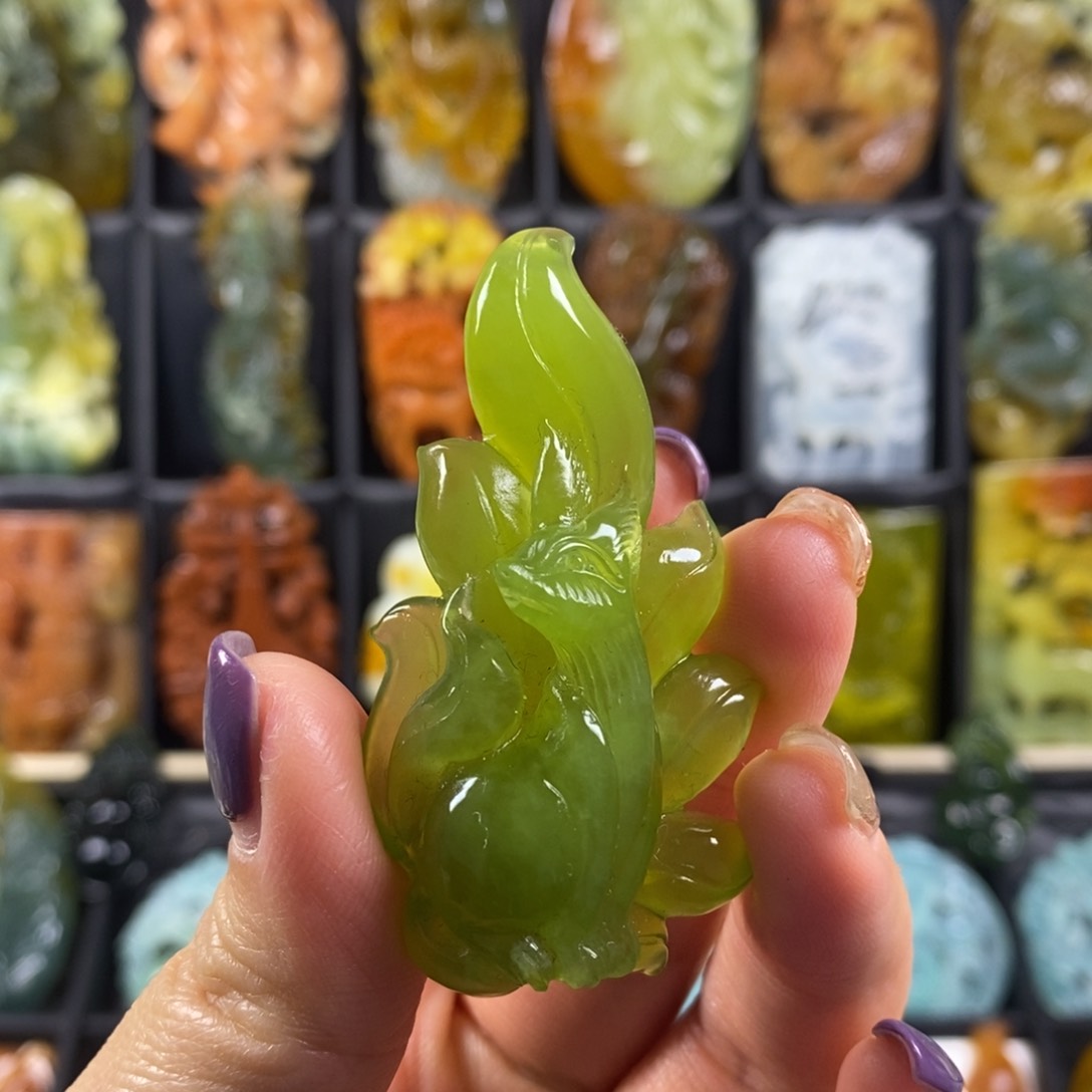 蛇纹石玉颈饰合金