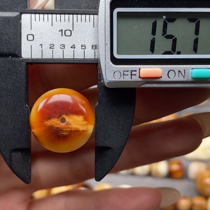 未镶嵌琥珀珠宝奇石-扣子