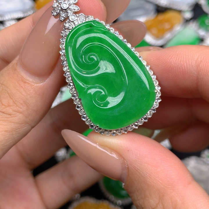 鱼***飞翡翠18K金镶嵌吊坠(不含链)