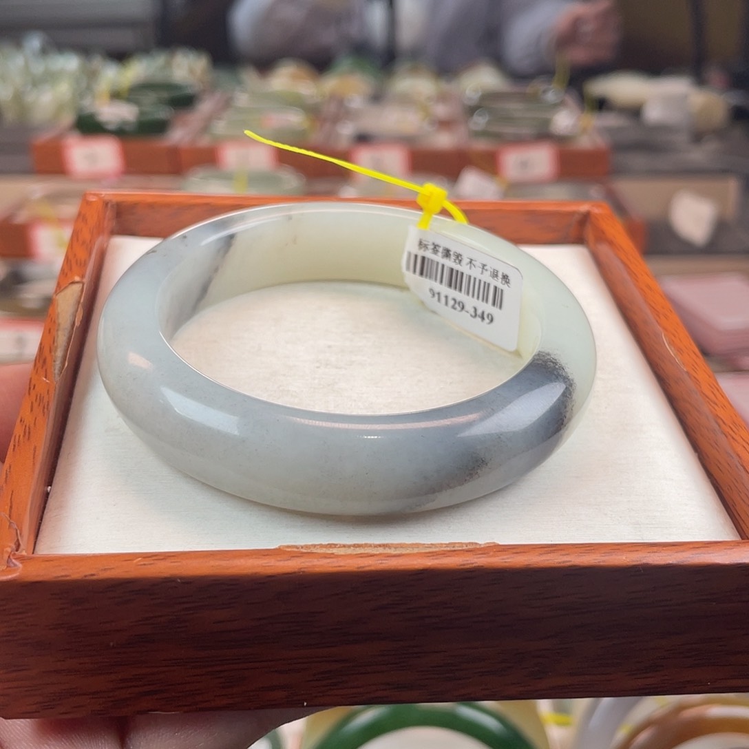 【闪购商品】和田玉未镶嵌手镯5556