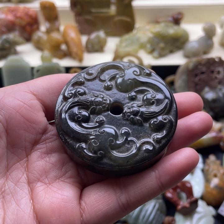 蛇纹石玉未镶嵌颈饰