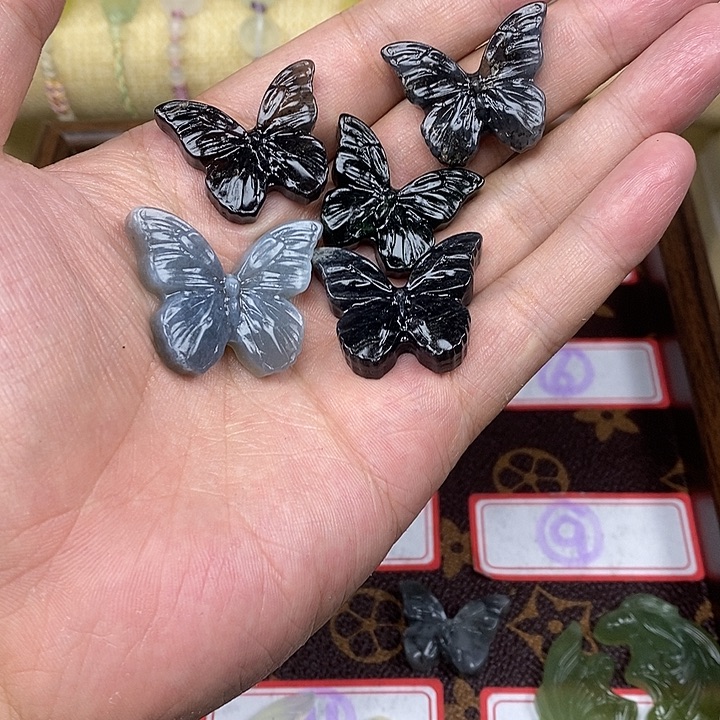 8***8蛇纹石玉未镶嵌颈饰