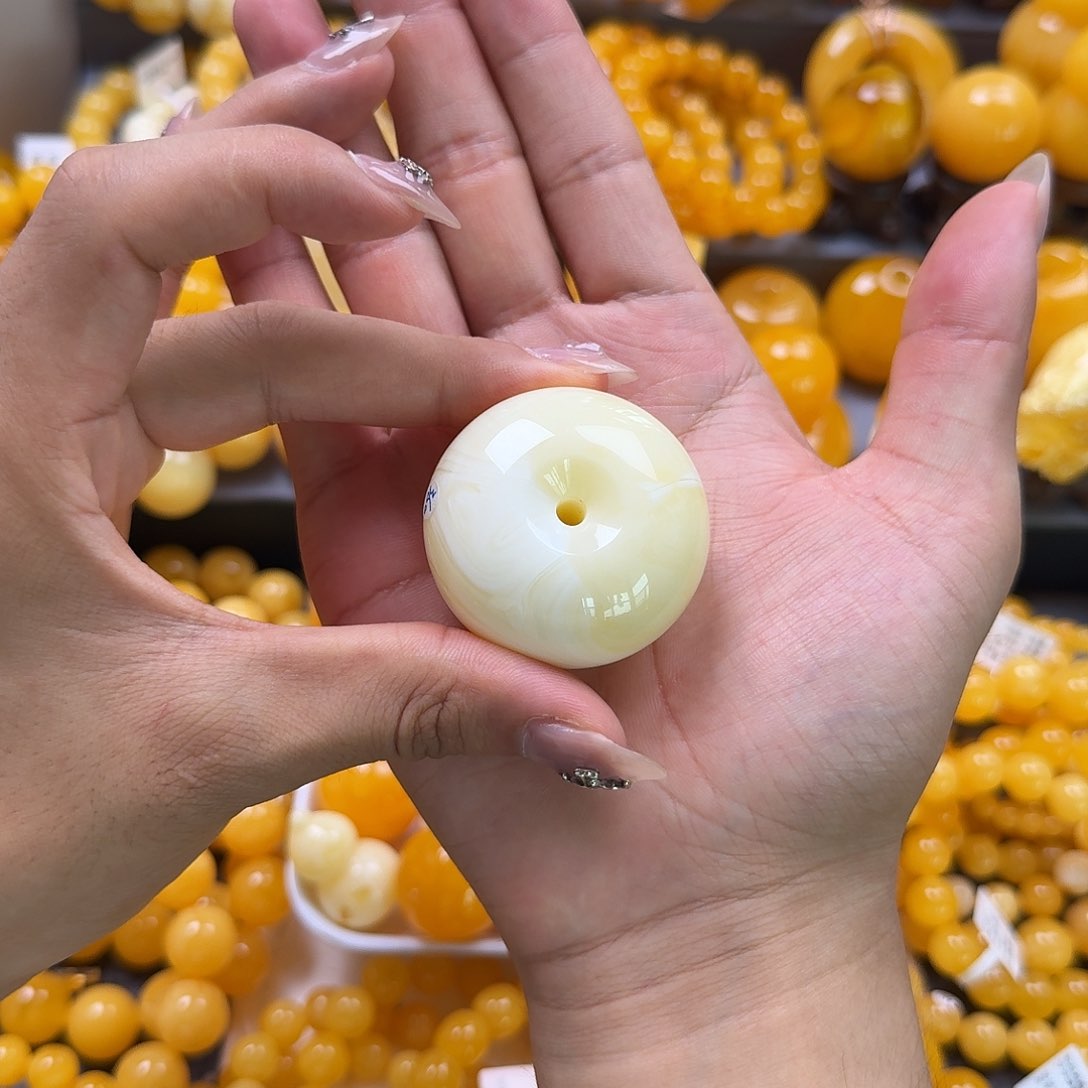 未镶嵌蜜蜡珠宝奇石