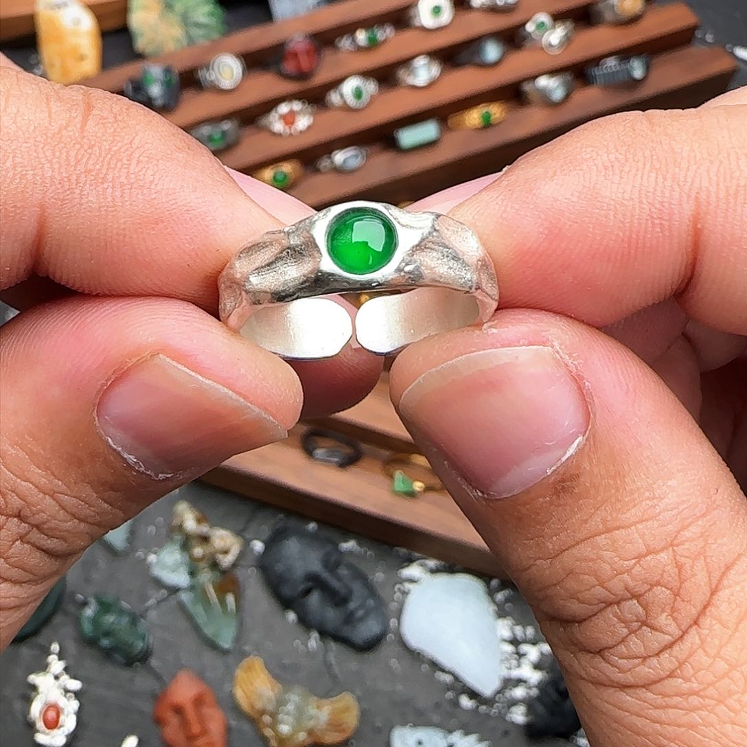 翡翠戒指银S925镶嵌闲**事