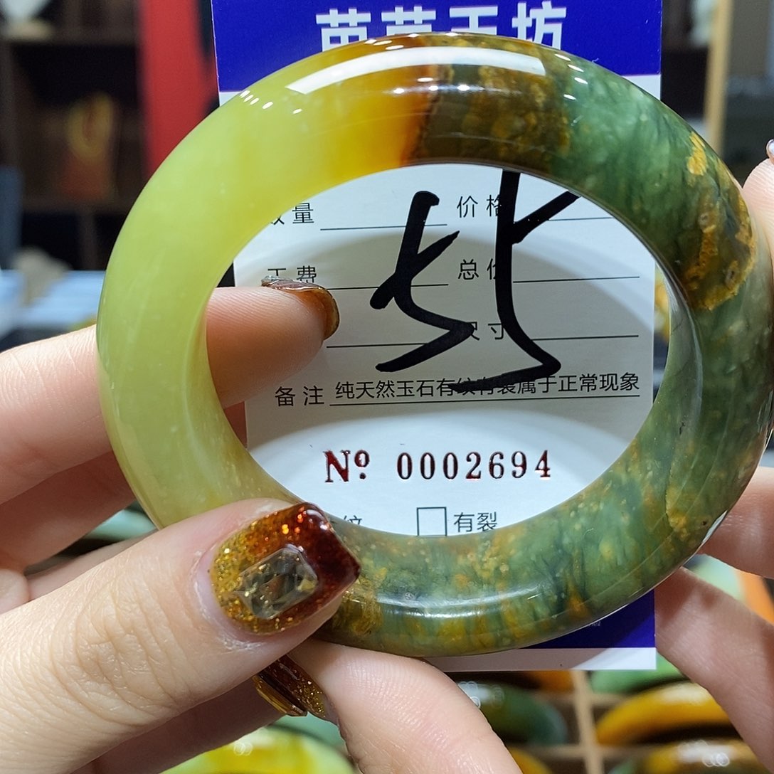 蛇纹石玉手镯未镶嵌