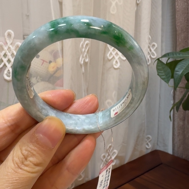 刘***士翡翠未镶嵌手镯手镯