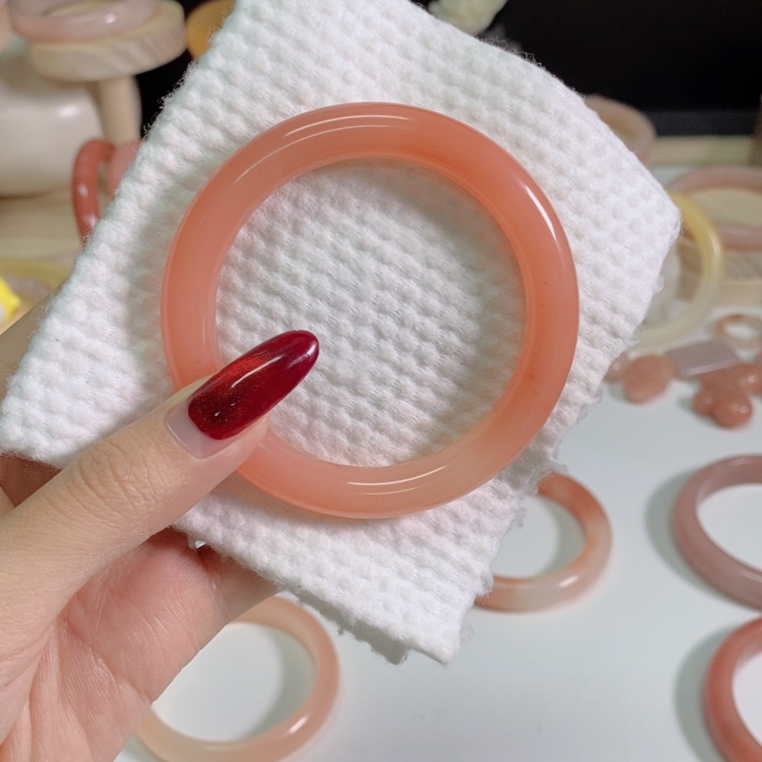 小***颖石英质玉未镶嵌手镯