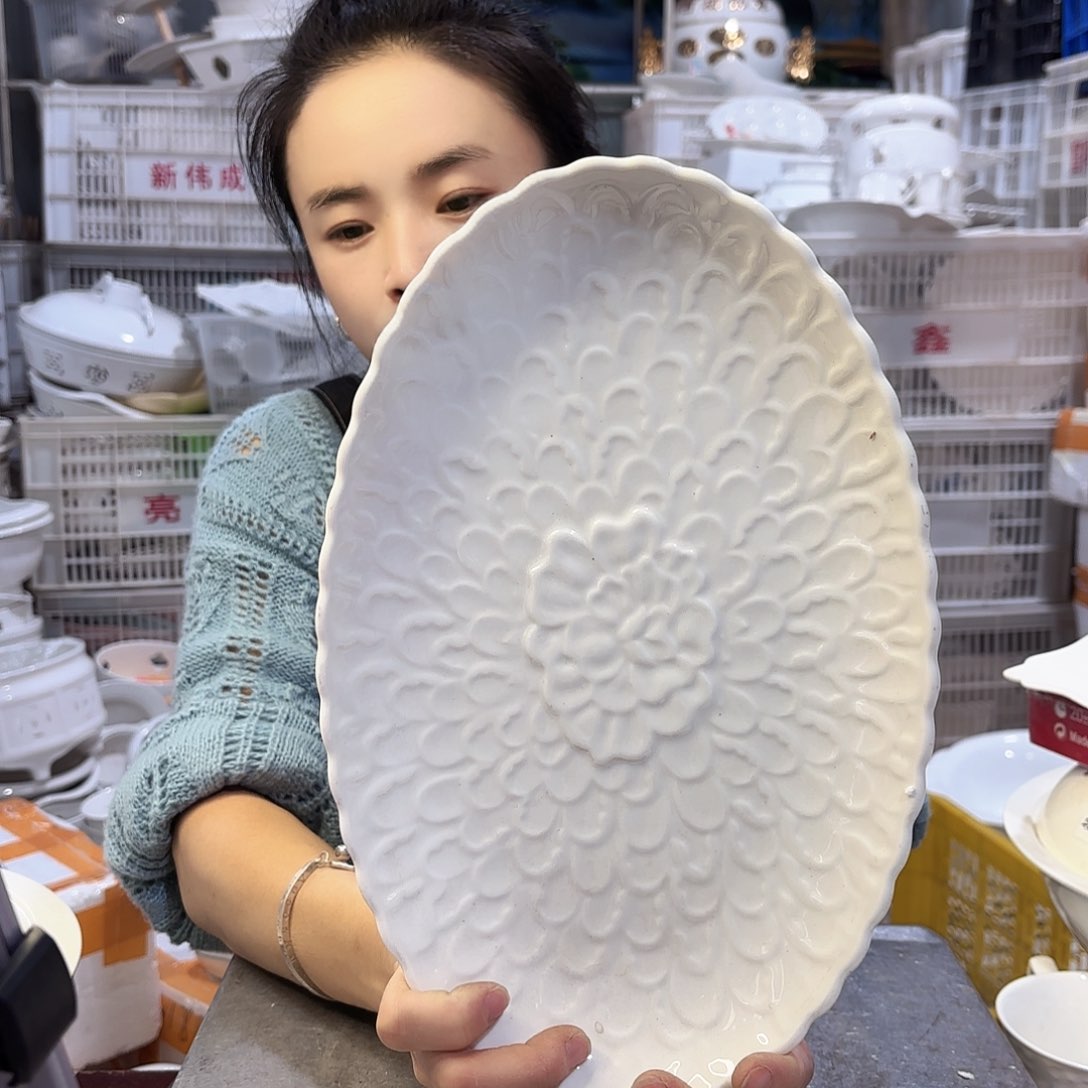 盘微瑕产品………菊花鱼盘一个