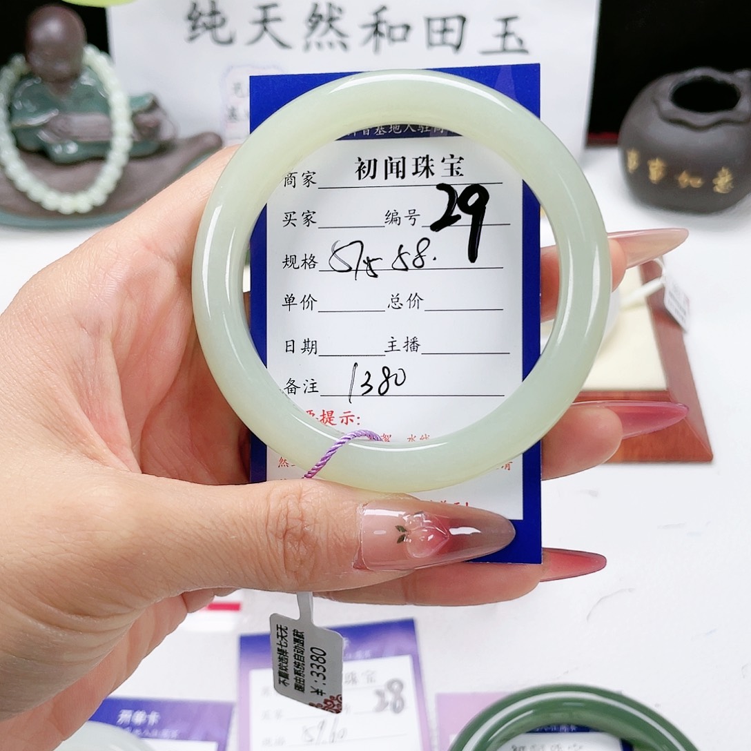 和田玉手镯未镶嵌