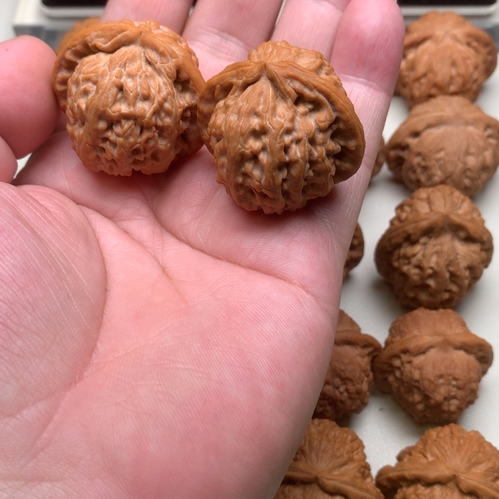 文玩核桃吊坠三角白38