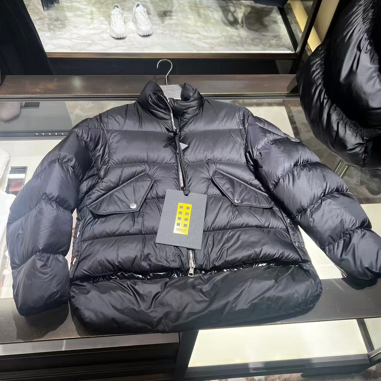 未使用 MONCLER 盟可睐25女款爱德华联名系列Blas 短款羽绒服