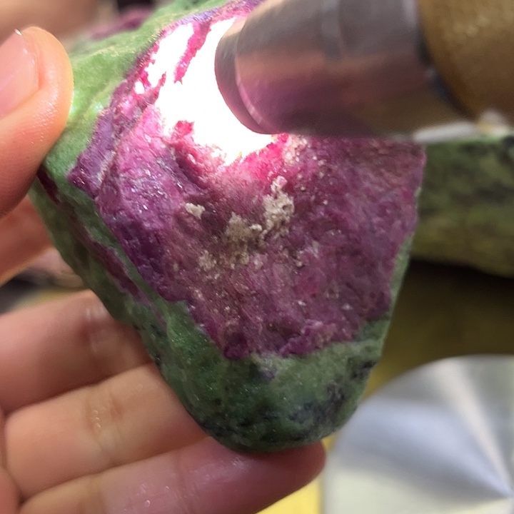 缅甸红宝石摆件天然