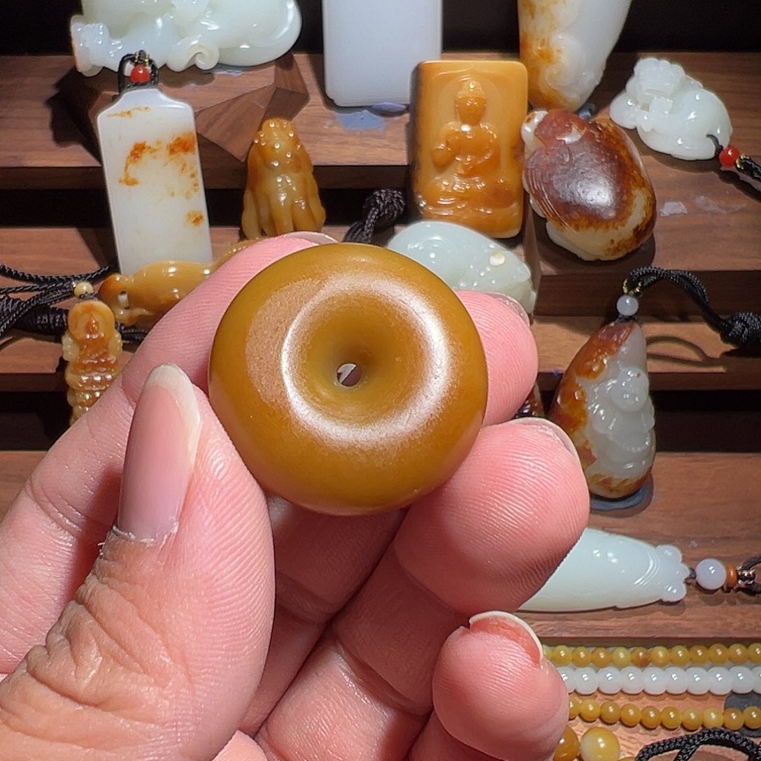 .***贵和田玉未镶嵌颈饰