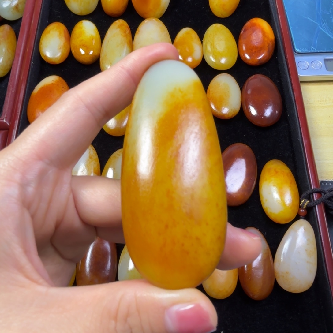 老***准和田玉未镶嵌颈饰