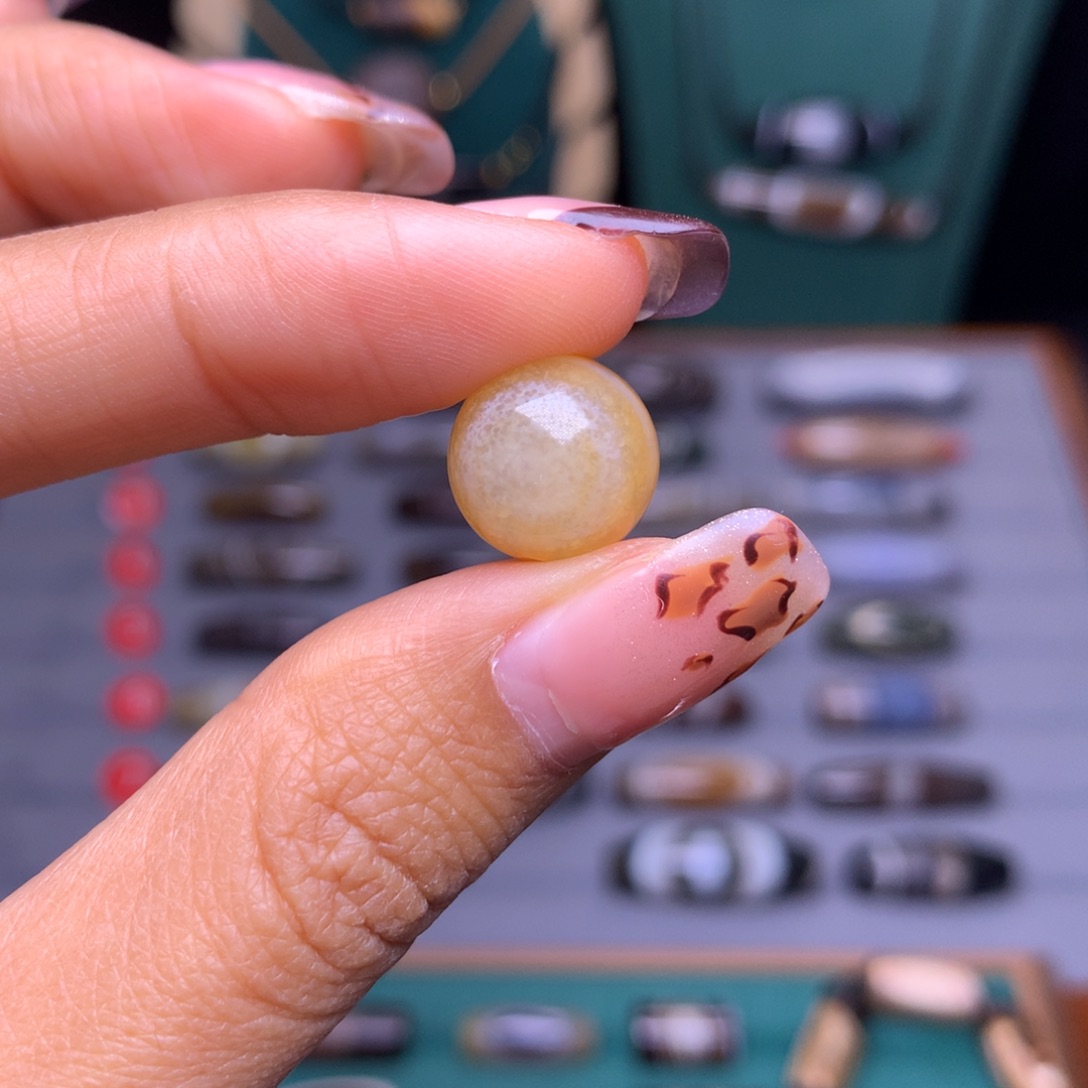 未镶嵌颈饰玛瑙/玉髓猗*座