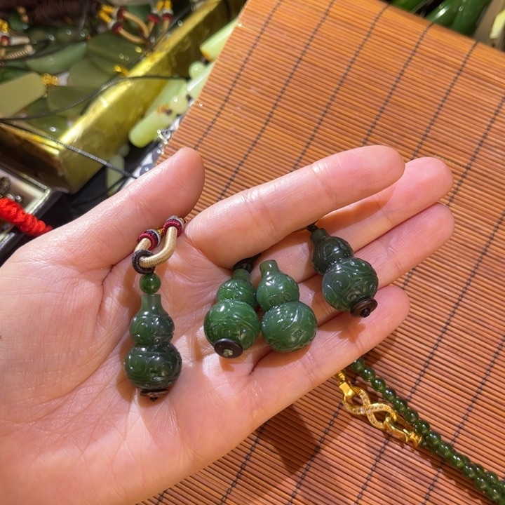 和田玉（碧玉）1未镶嵌玉***人