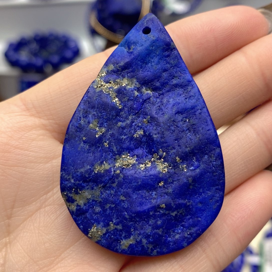 青金石未镶嵌颈饰