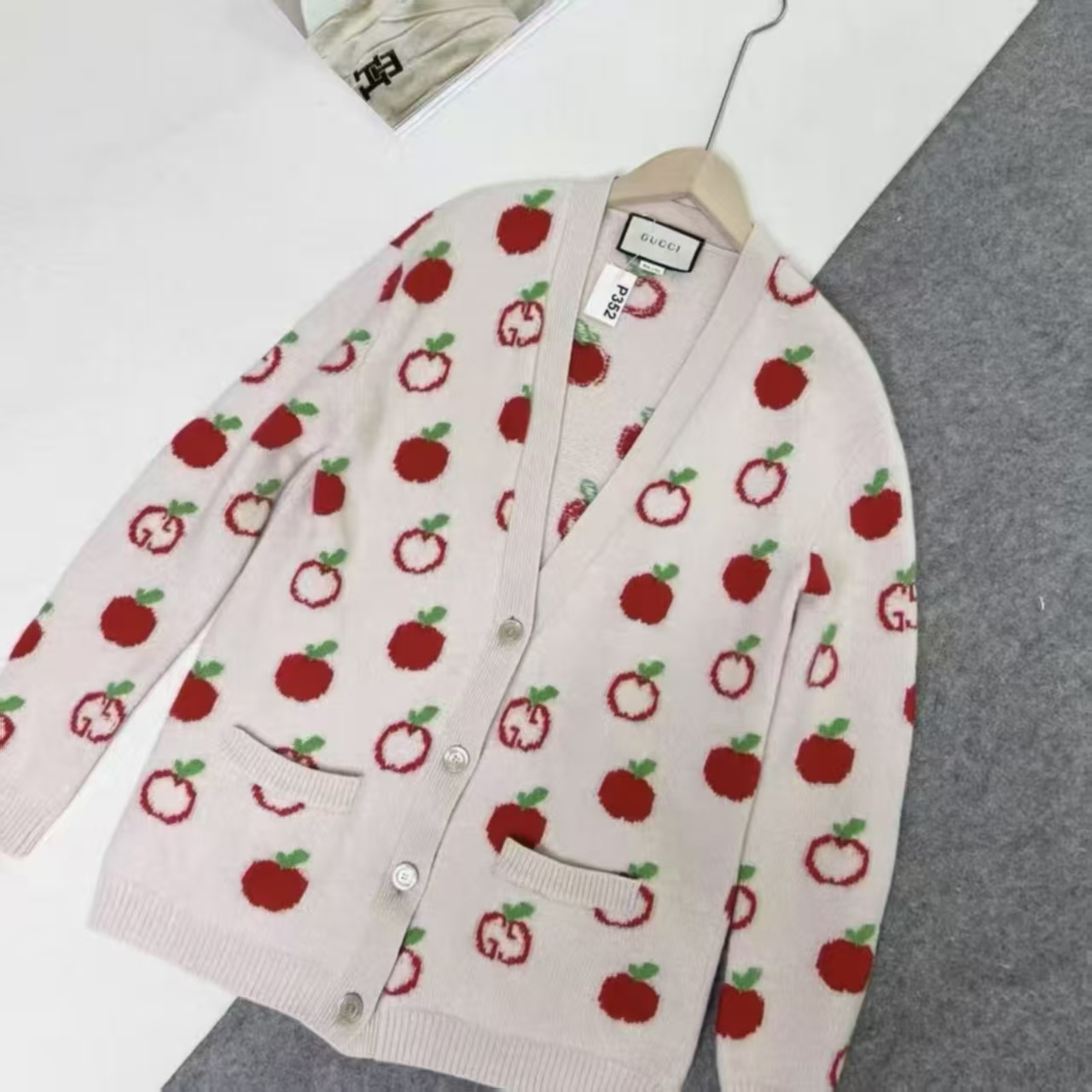 95新 GUCCI/古驰 Gucci樱桃印花开衫XS码/GZ131女装