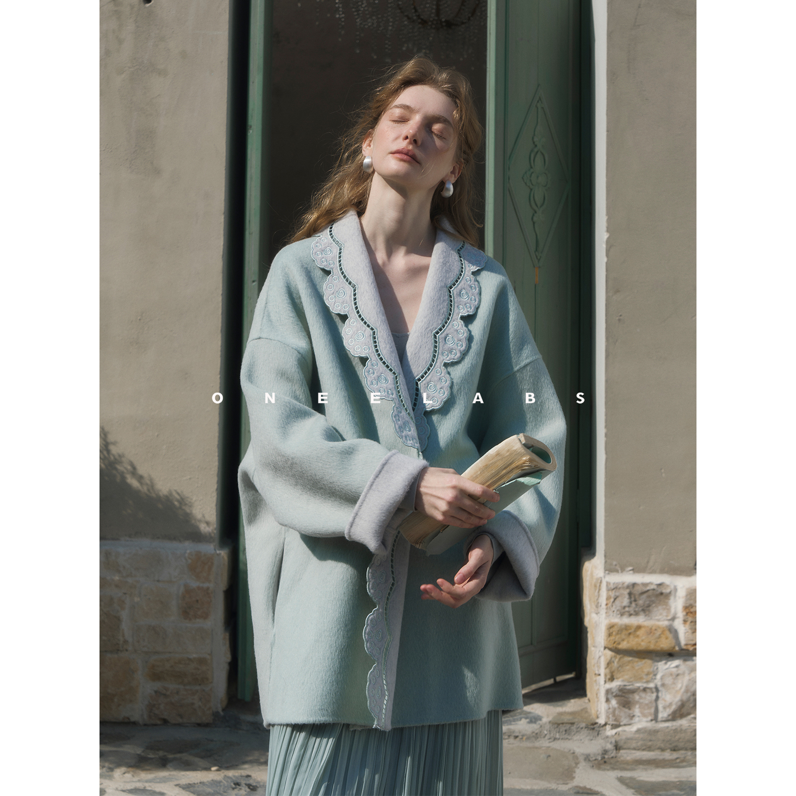 ONEELABS原创品牌 可两面穿 绵羊毛绣花领轻奢蓝色双面呢大衣