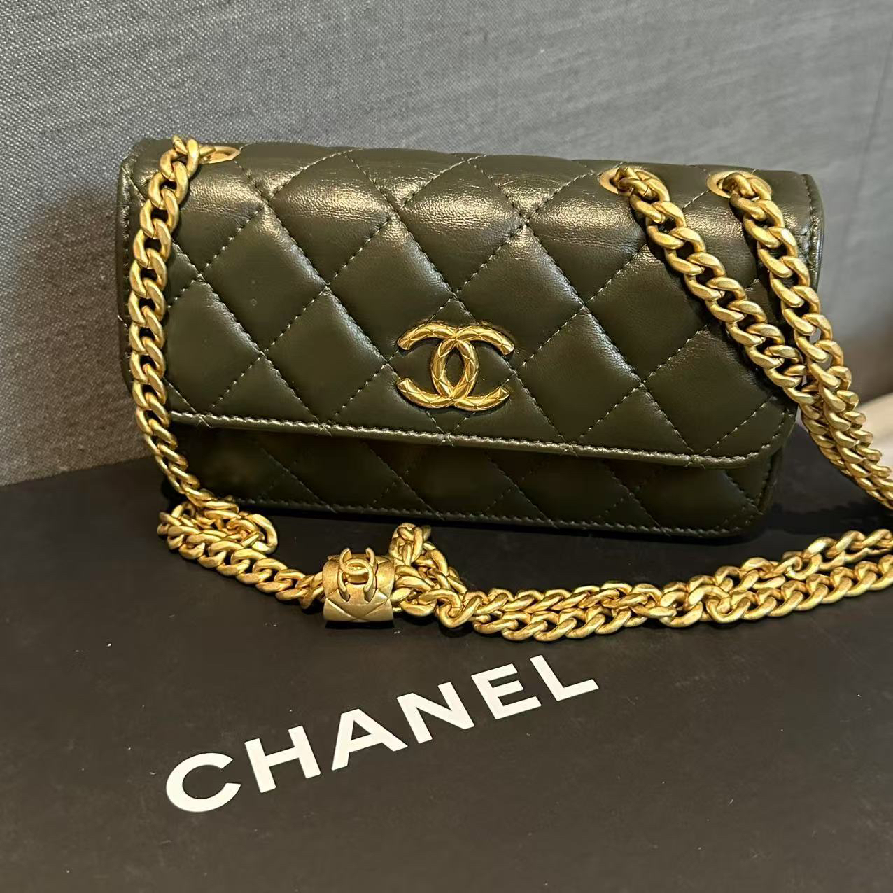 95新 Chanel/香奈儿 多多奢品/香奈儿橄榄绿金柱woc包/98新包展