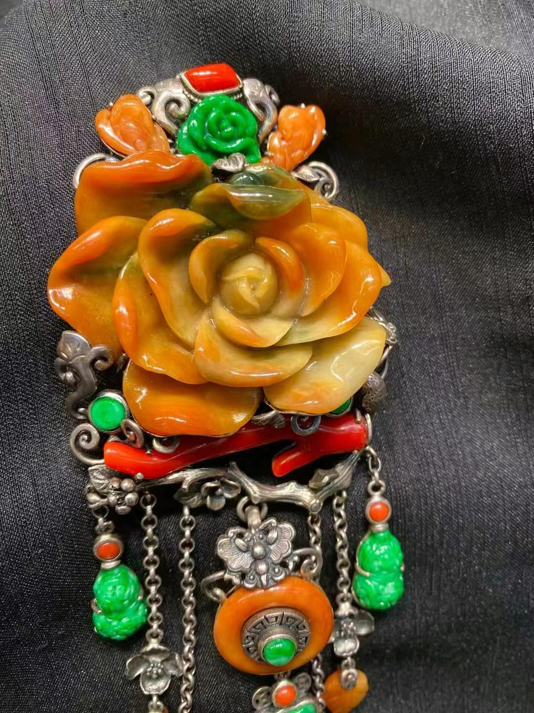 满红翡翠花开富贵吊坠