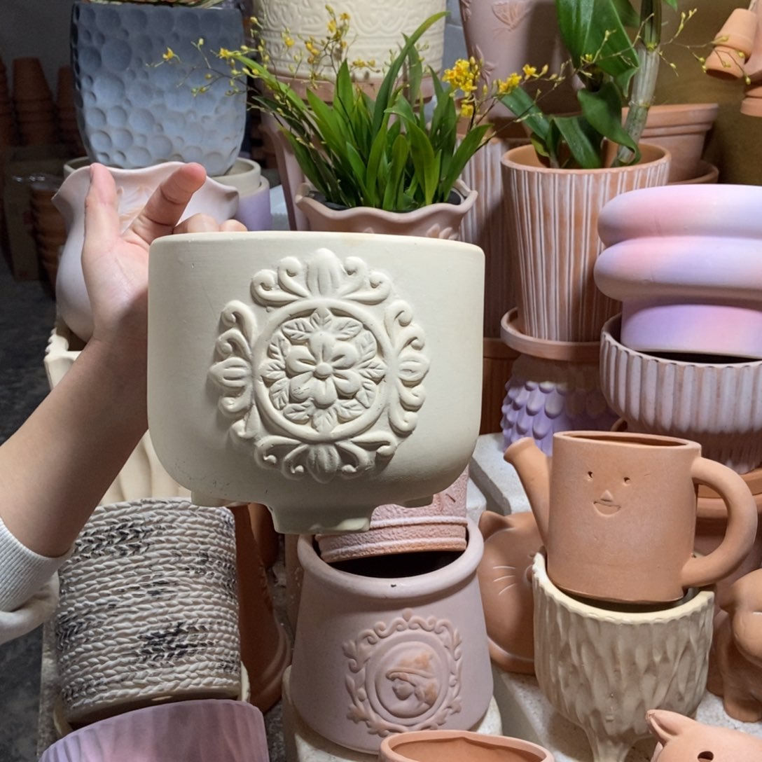 17×13白陶三脚雕花 粗陶1个