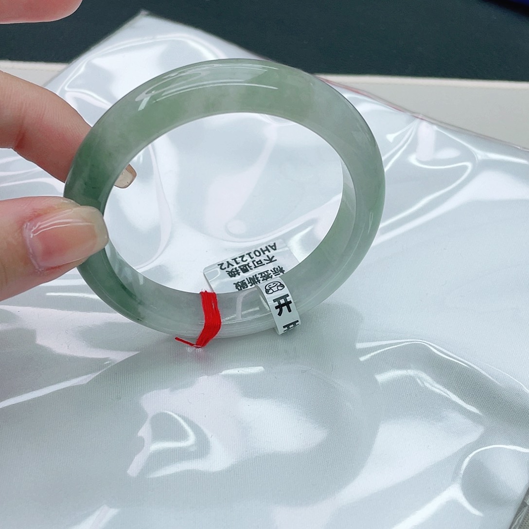 翡翠手镯未镶嵌正57