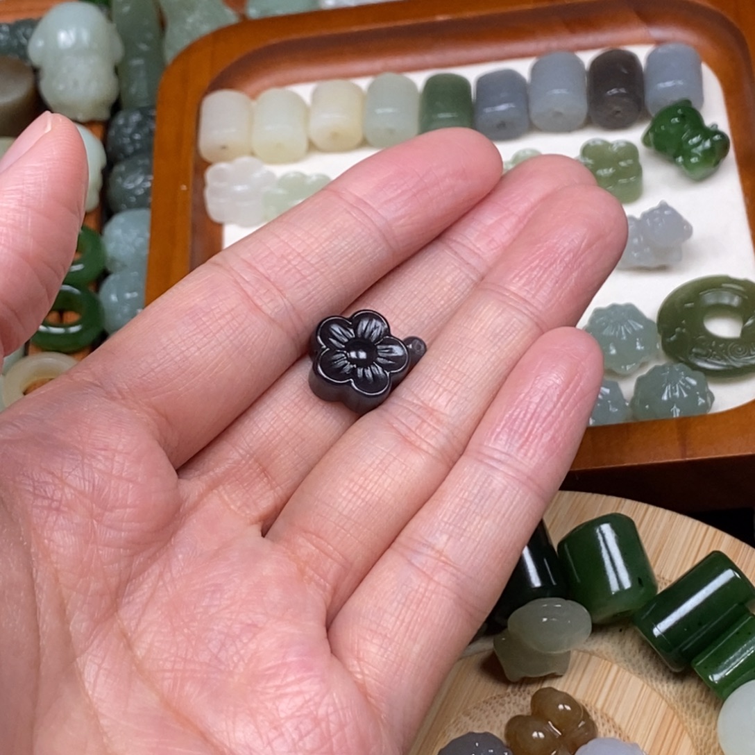 *****和田玉未镶嵌颈饰