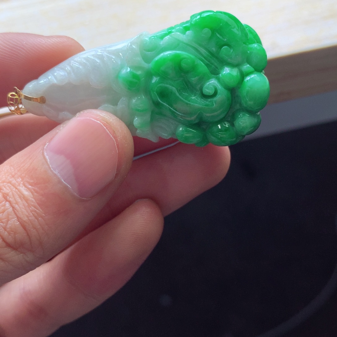 翡翠颈饰18K金镶嵌吊坠