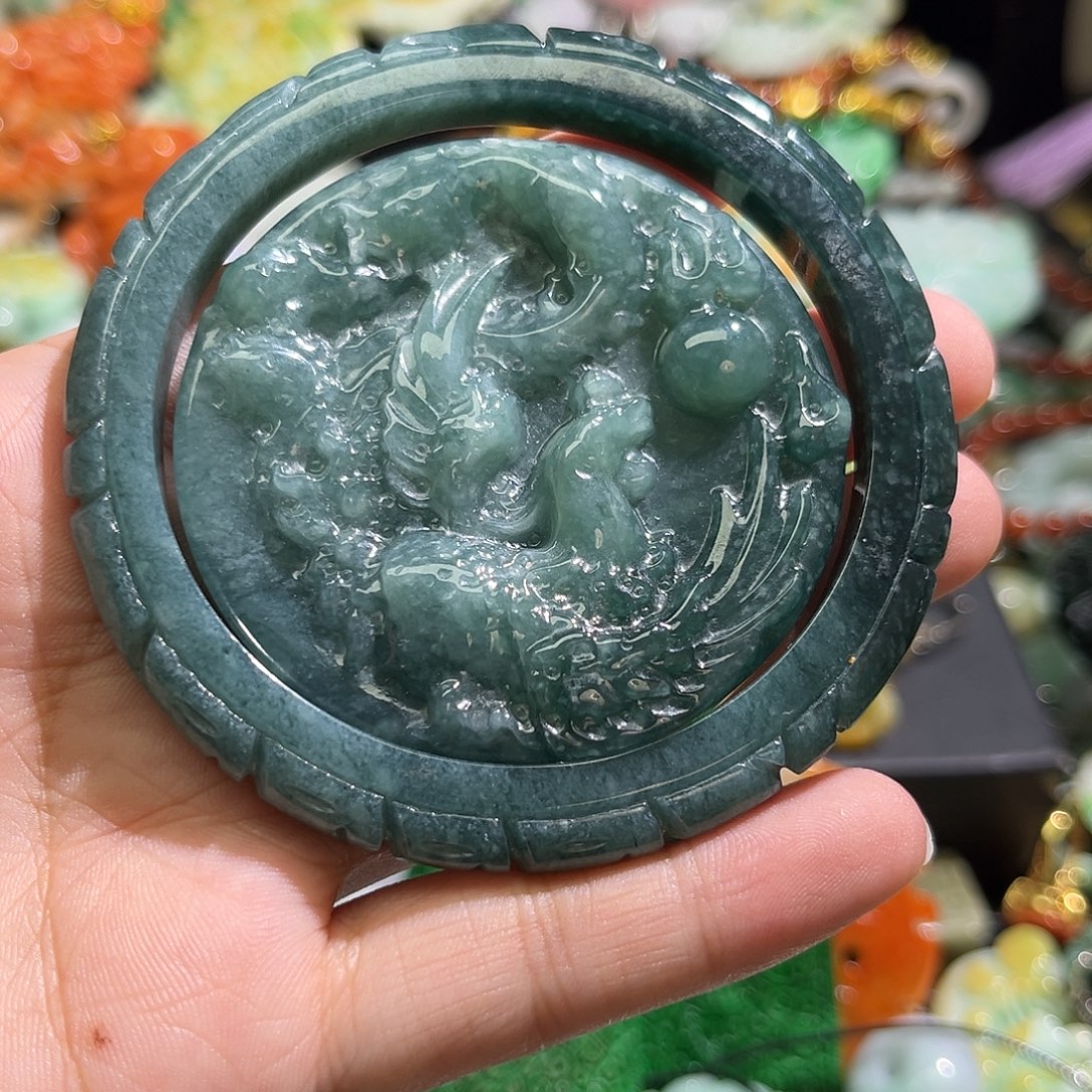 翡翠未镶嵌颈饰待编织
