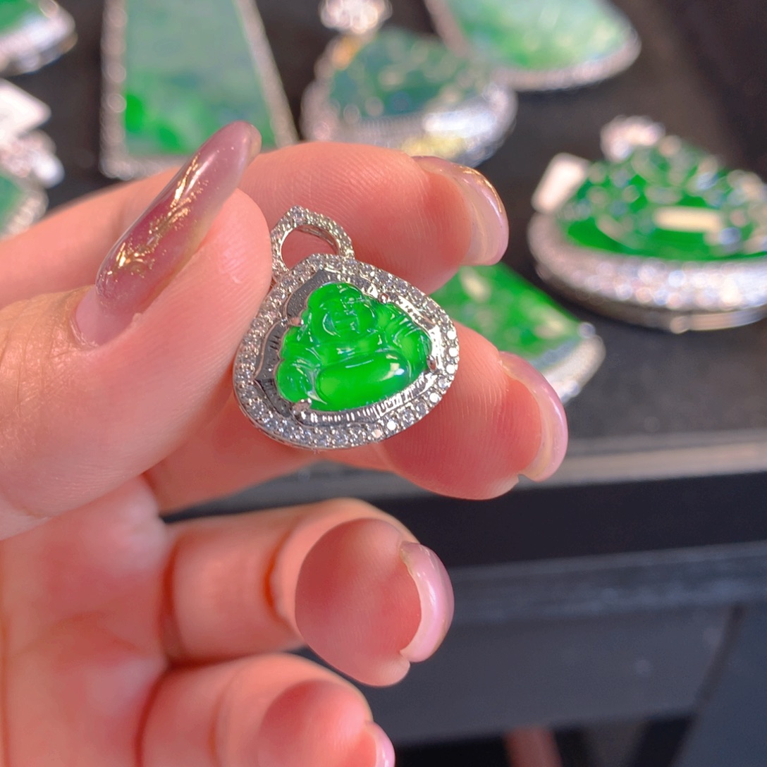 翡翠颈饰未镶嵌翡翠