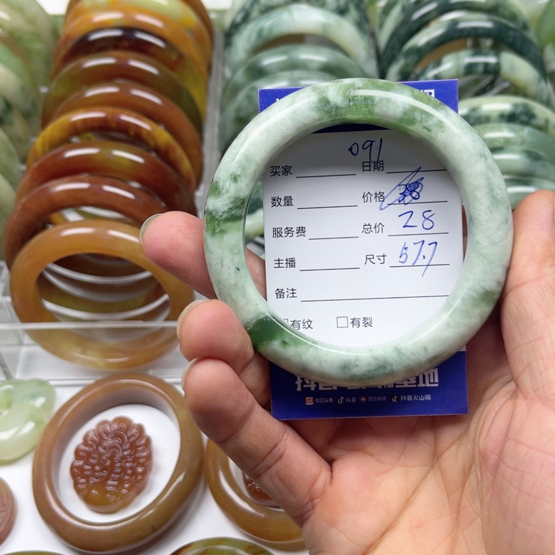 透闪石-蛇纹石玉手镯未镶嵌
