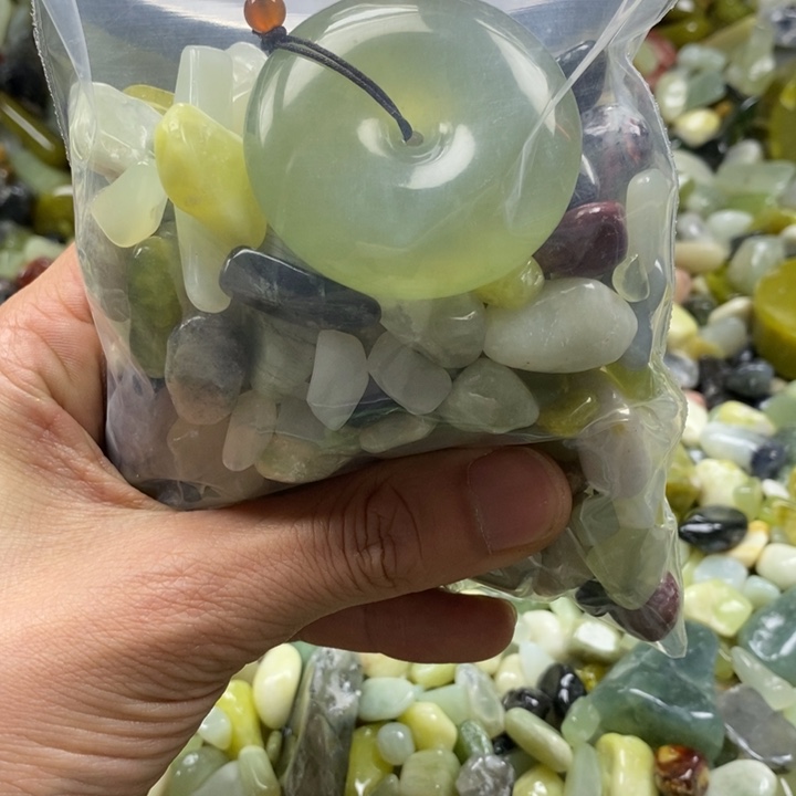 蛇纹石玉鱼缸石未镶嵌