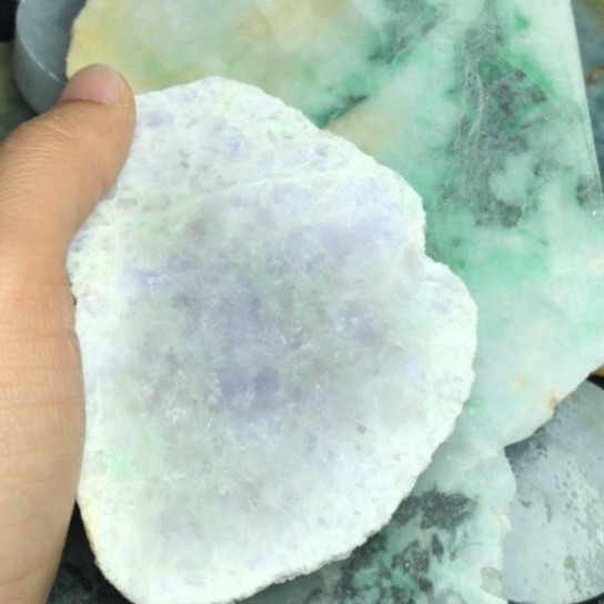 A***n翡翠未镶嵌颈饰裸石