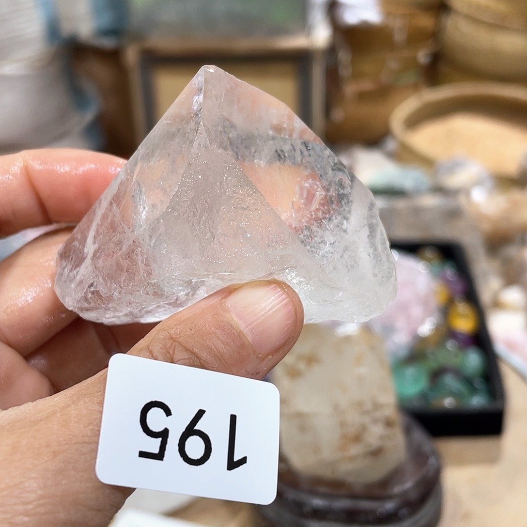 水晶摆件……未镶嵌