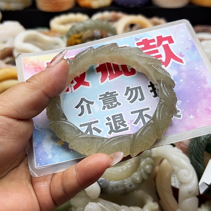 未镶嵌手镯石英岩玉