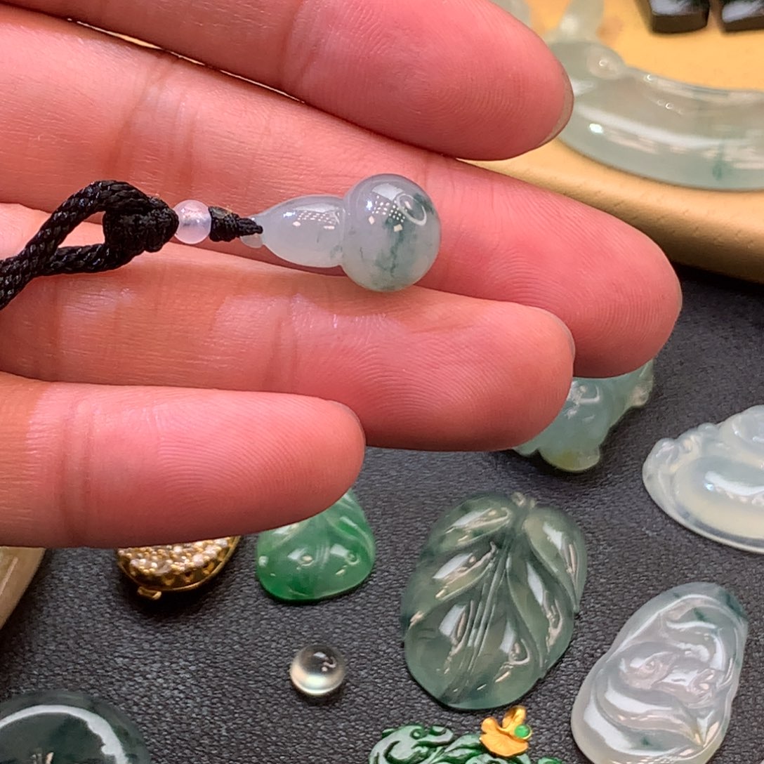 颈饰未镶嵌翡翠挂件