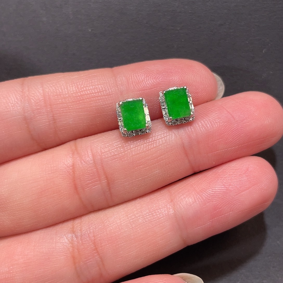 翡翠18K金镶嵌耳饰南非钻